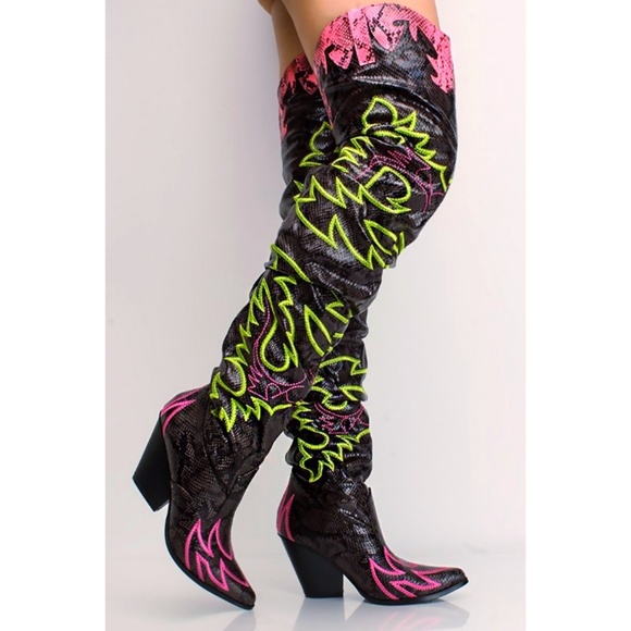 Dolls Kill Shoes - 𝙇𝙖𝙨𝙩 𝙎𝙞𝙯 6🖤Rowdy Wester Over The Knee Boot